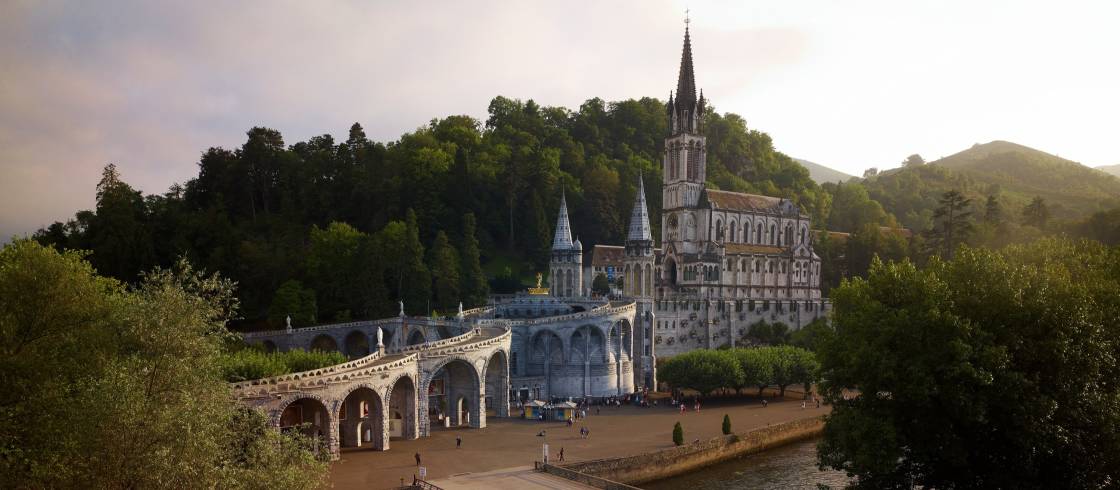 Le petit train de Lourdes  Office de Tourisme de Lourdes