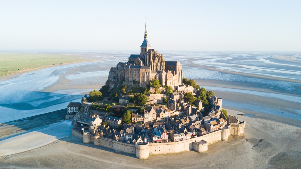 Le Mont Saint-Michel tidal island in beautiful twilight at dusk, Normandy, France　©4maksym iStock Getty Images Plus