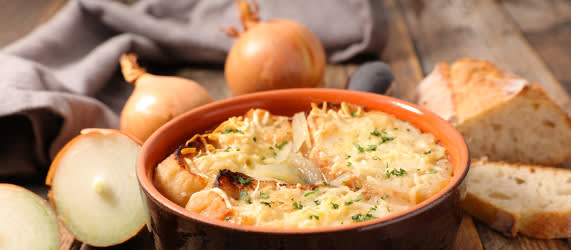 Ricetta francese: soupe à l'oignon (zuppa di cipolle)