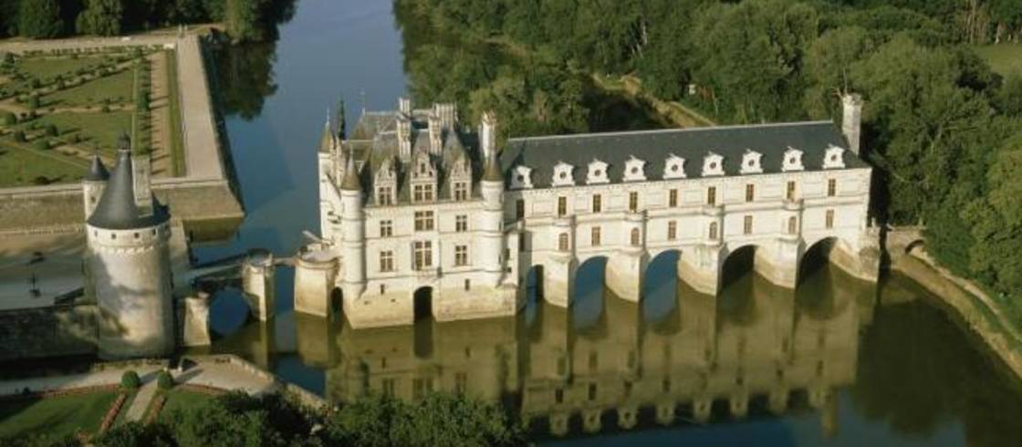 Сколько во франции замков продавец без опыта небольшой отдел
