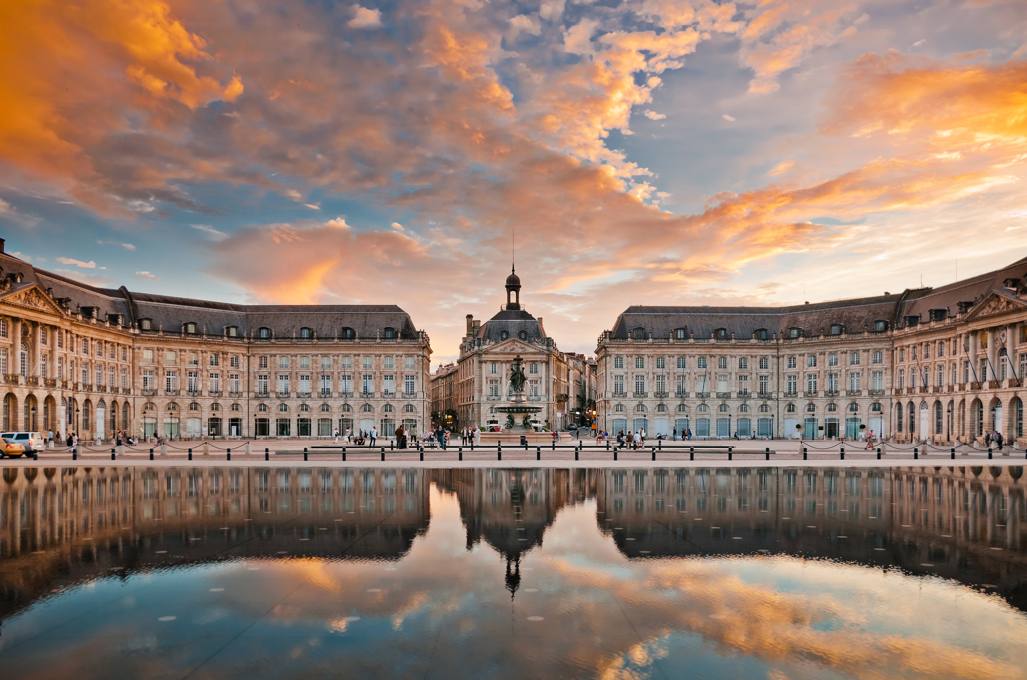 Bordeaux Place de la Bourse (photo © Alexander Demyanenko - stockadobe.com)