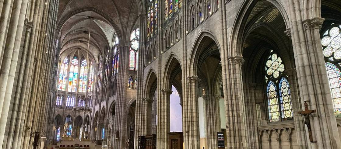 La basilica di Saint-Denis, nei pressi di Parigi.
