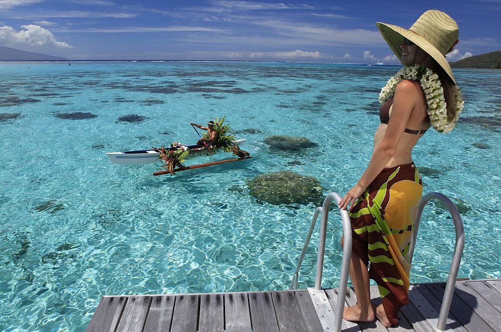 Tahiti Canoe Breakfast (photo- David Kirkland)