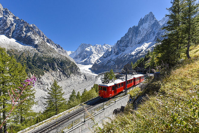 Tren-de-Montenvers-y-Mer-de-Glace-en-Chamonix-Mont-Blanc