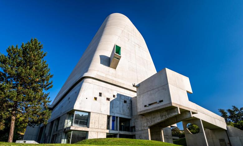 Site Le Corbusier eglise Saint-Pierre-Inscrire la legende-81266petit