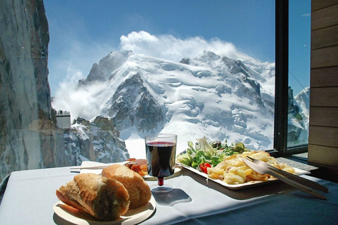 Restaurante-3842-en-Chamonix-Aiguille-du-Midi-Victor-Riverola