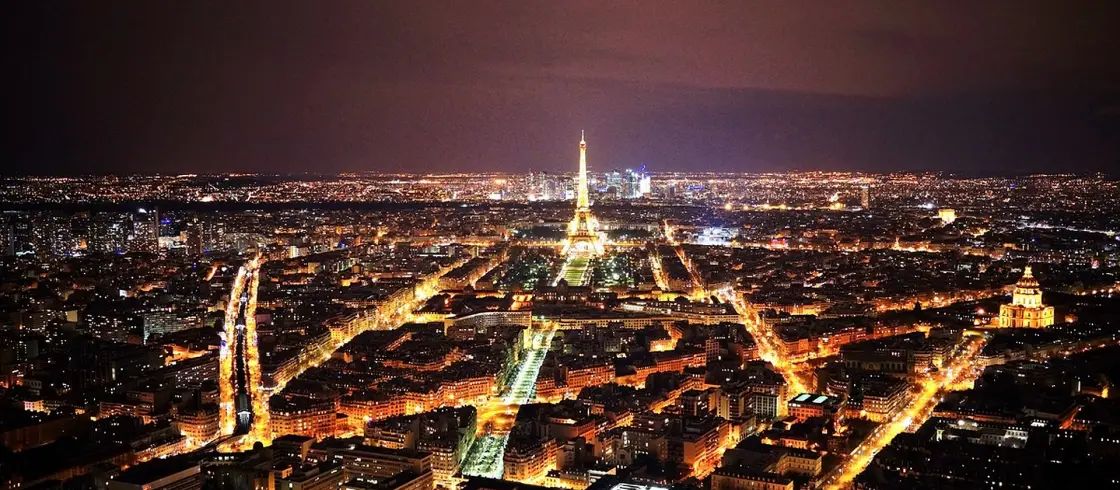 ロマンチックなパリの夜景