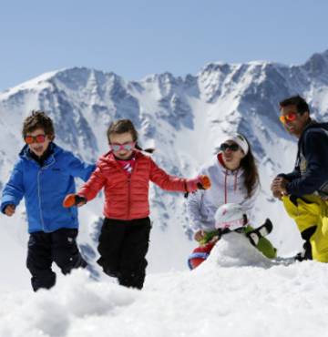 Famille ski Alpes ©France Montagnes-Thomas Hytte