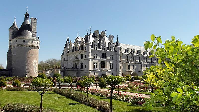 Medieval looks reign at Chanel's fashion show from a chateau in the Loire  Valley