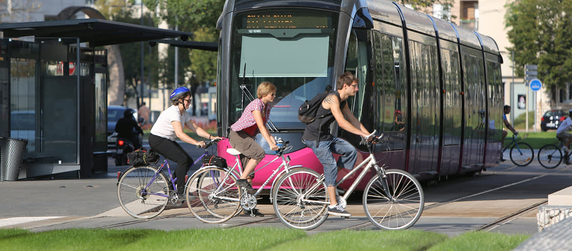 LA FRANCE EN TRAIN - DIJON - Tram-Cyclistes©Grand-Dijon