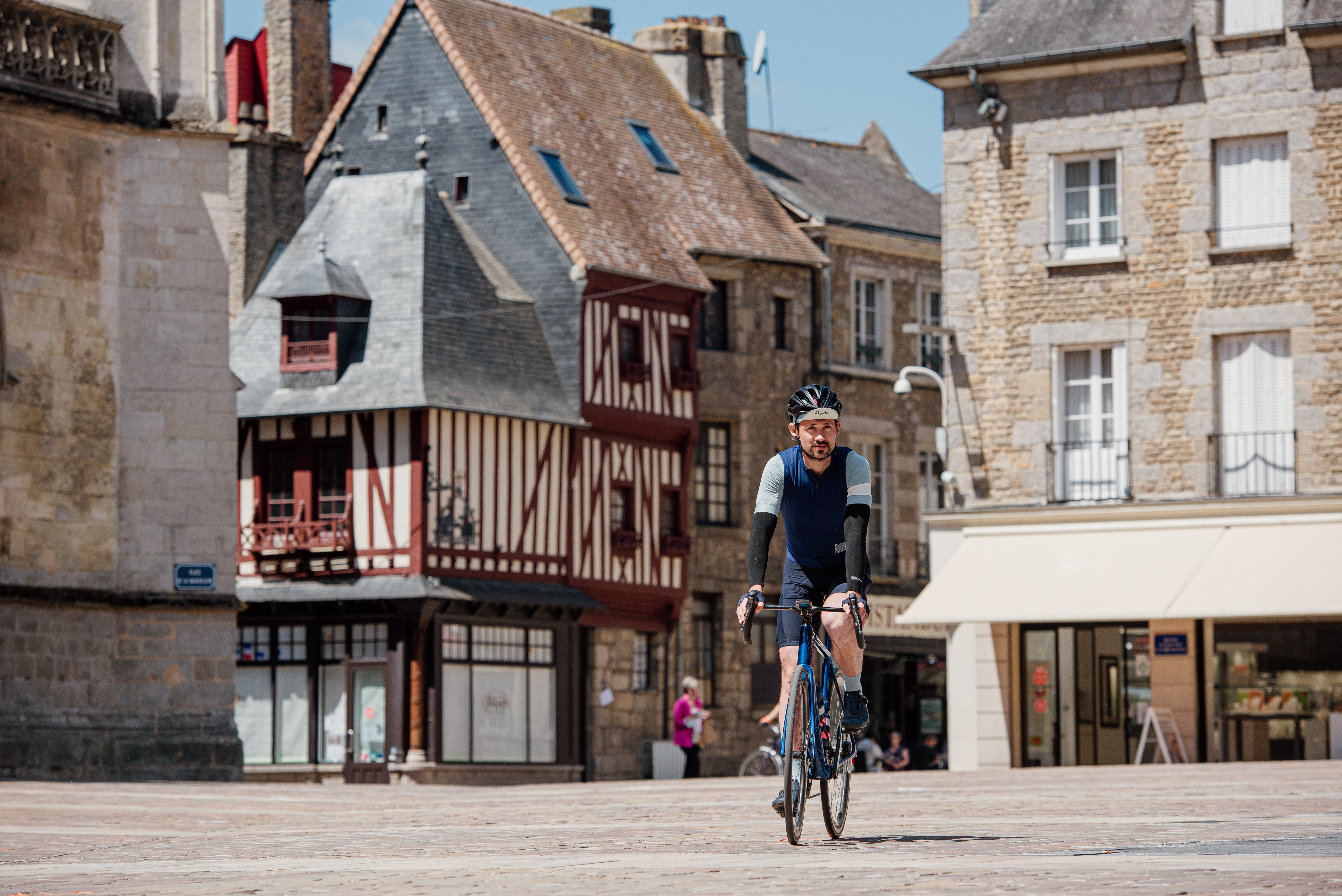 In the streets of Alençon. A cycling adventure in Normandy with Matthieu Tordeur (photo © Marie-Anaïs Thierry)