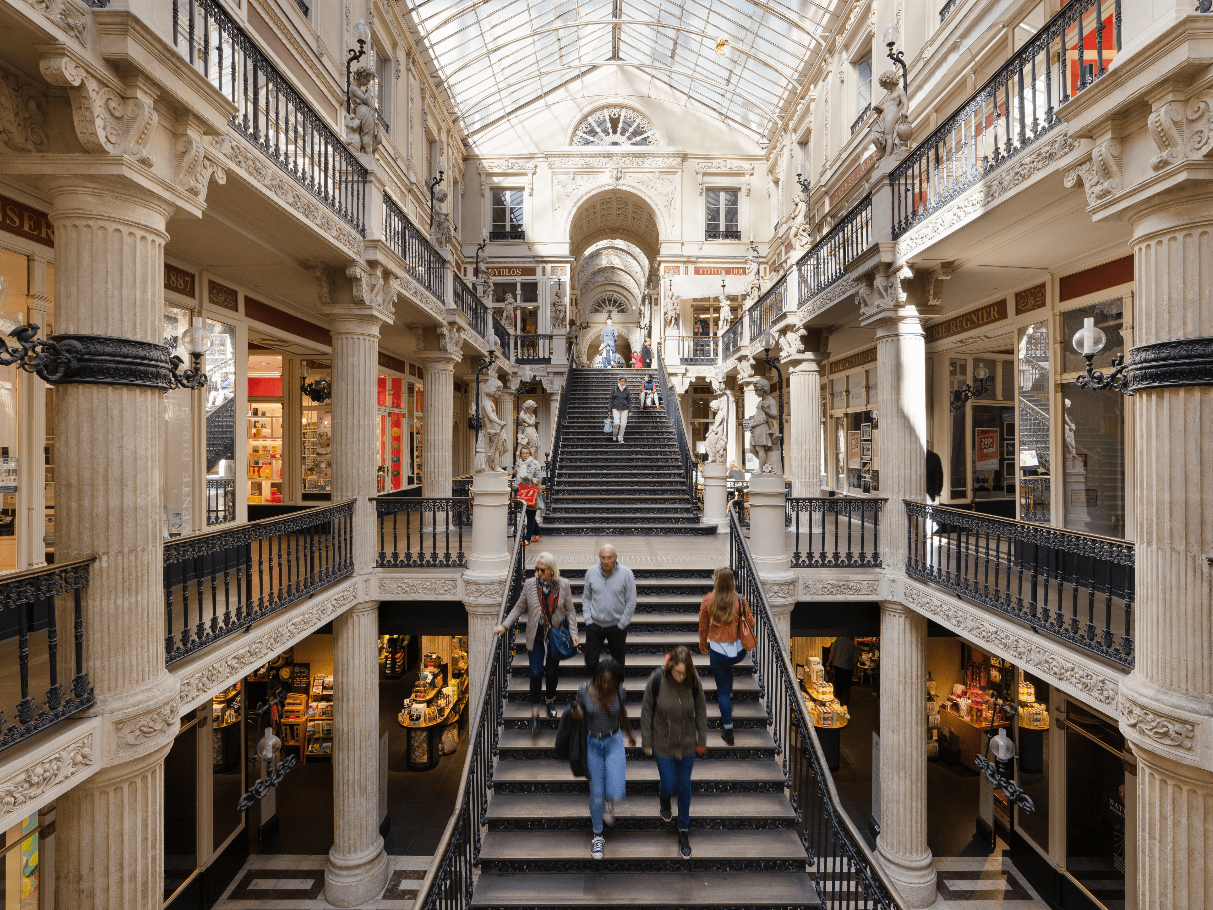 Shopping arcade in Nantes town centre, Passage Pommeraye (photo © Philippe Piron)