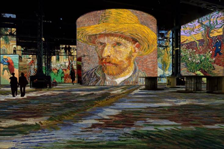 Van Gogh La Nuit Etoilee In Atelier Des Lumieres In Parijs