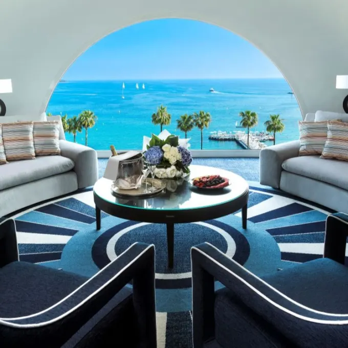 La Suite Mélodie de l'Hôtel Majestic Cannes avec vue sur la Méditerranée.