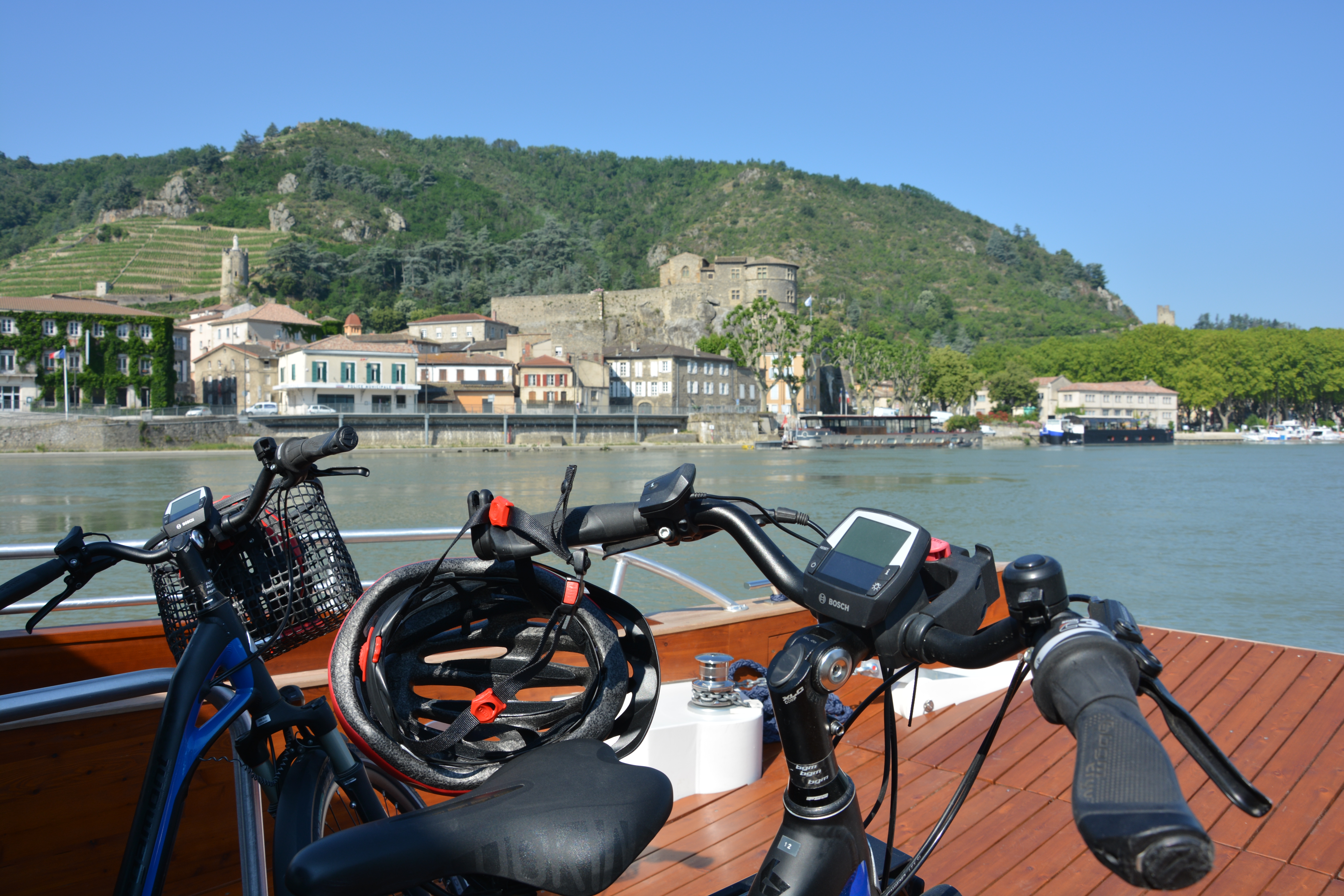 Parcours cyclotouristique vélo-bateau (c)OT Ardeche Hermitage
