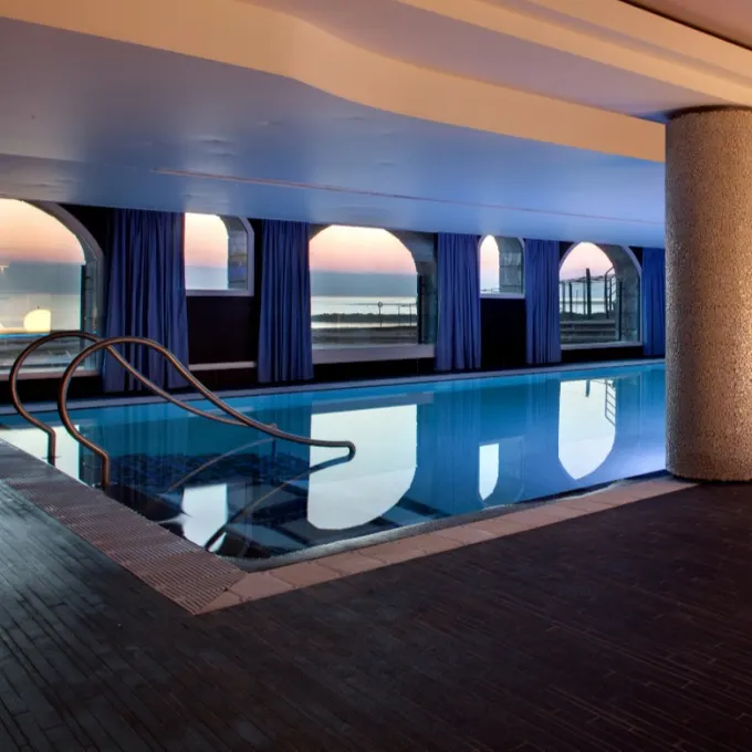 La piscine d'eau de mer du Grand Hôtel Thalasso & Spa de Saint-Jean-de-Luz.