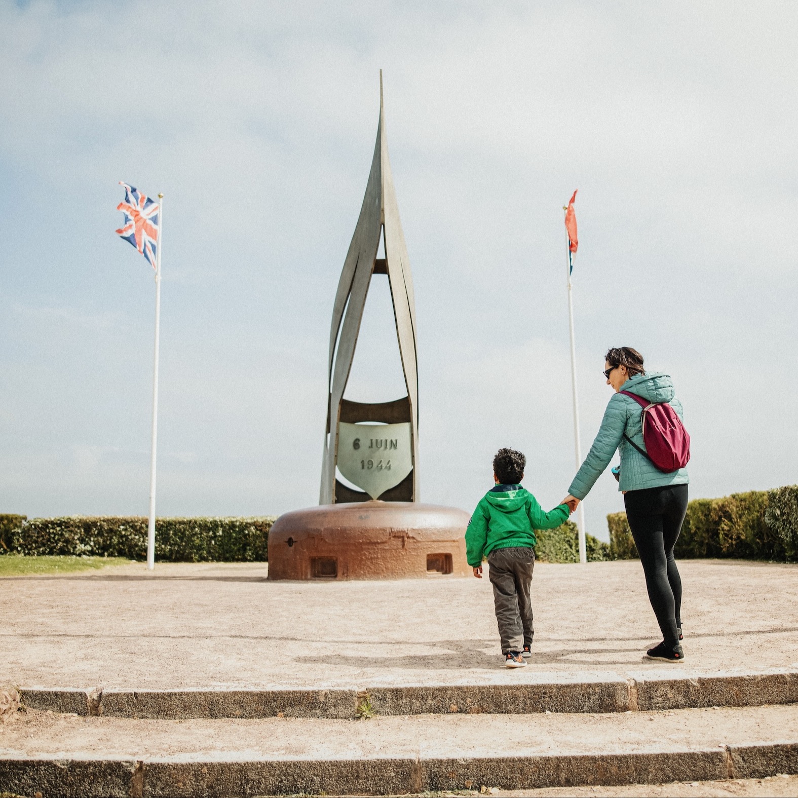 © Coraline et Léo - CRT Normandie - Monument Queen Red, Sword Beach, Colleville-Montgomery