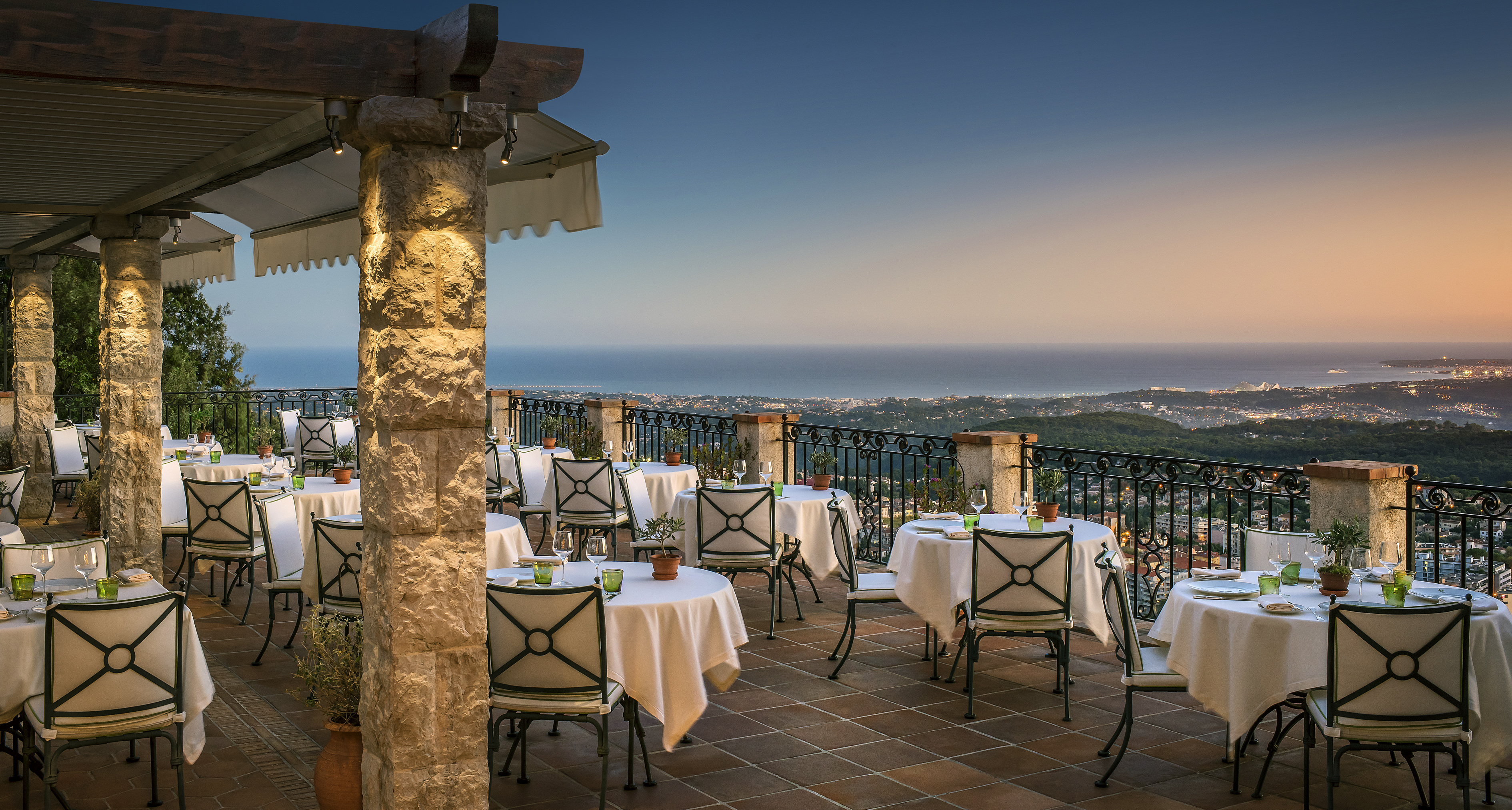Panoramic terrace of the Saint-Martin restaurant 7505