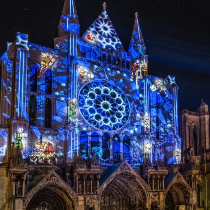 Chartres en lumière, le spectacle son et lumière qui sublime la cathédrale de Chartres.